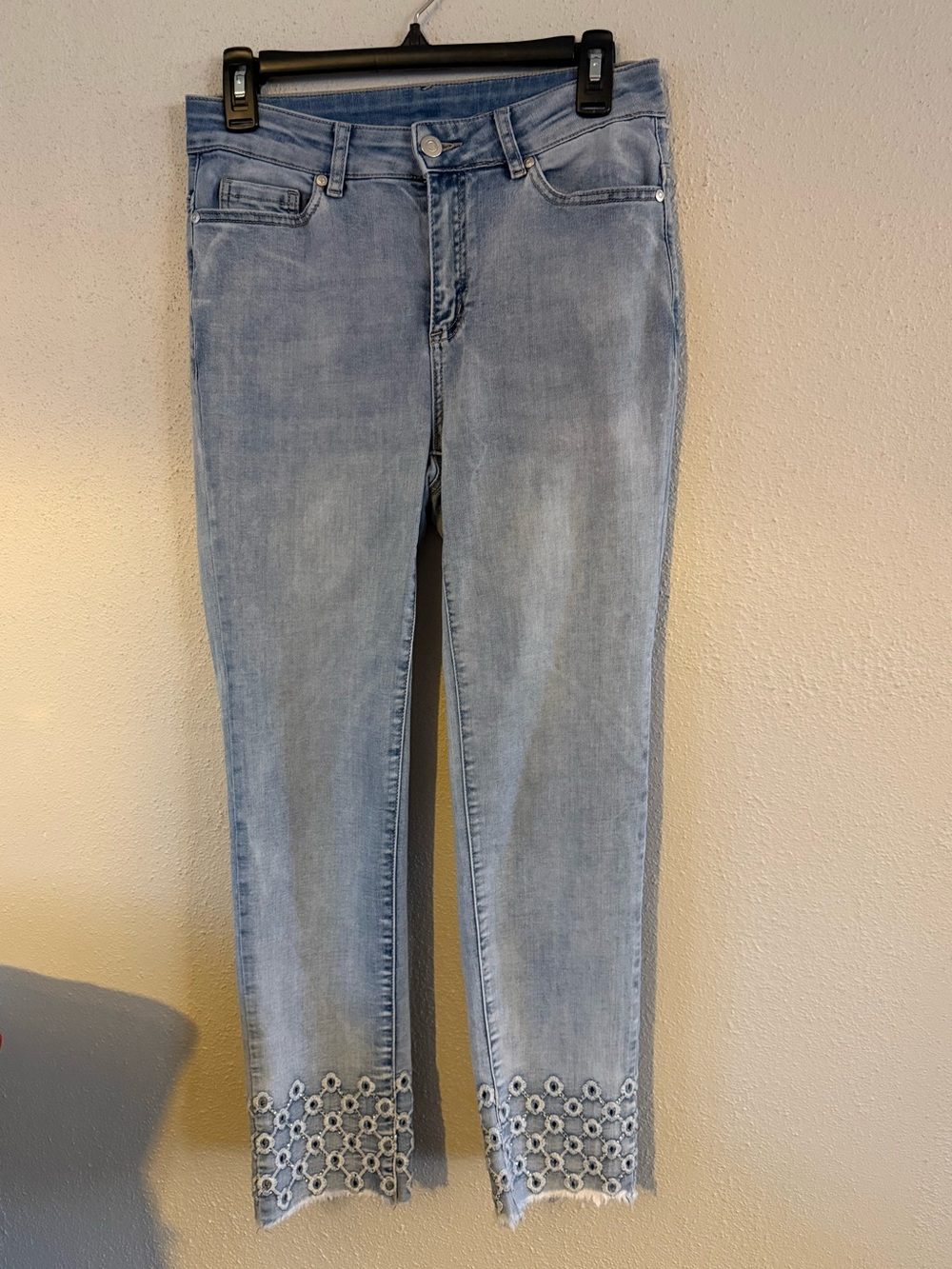 Only Cropped Light Blue Jeans with Crochet Hem